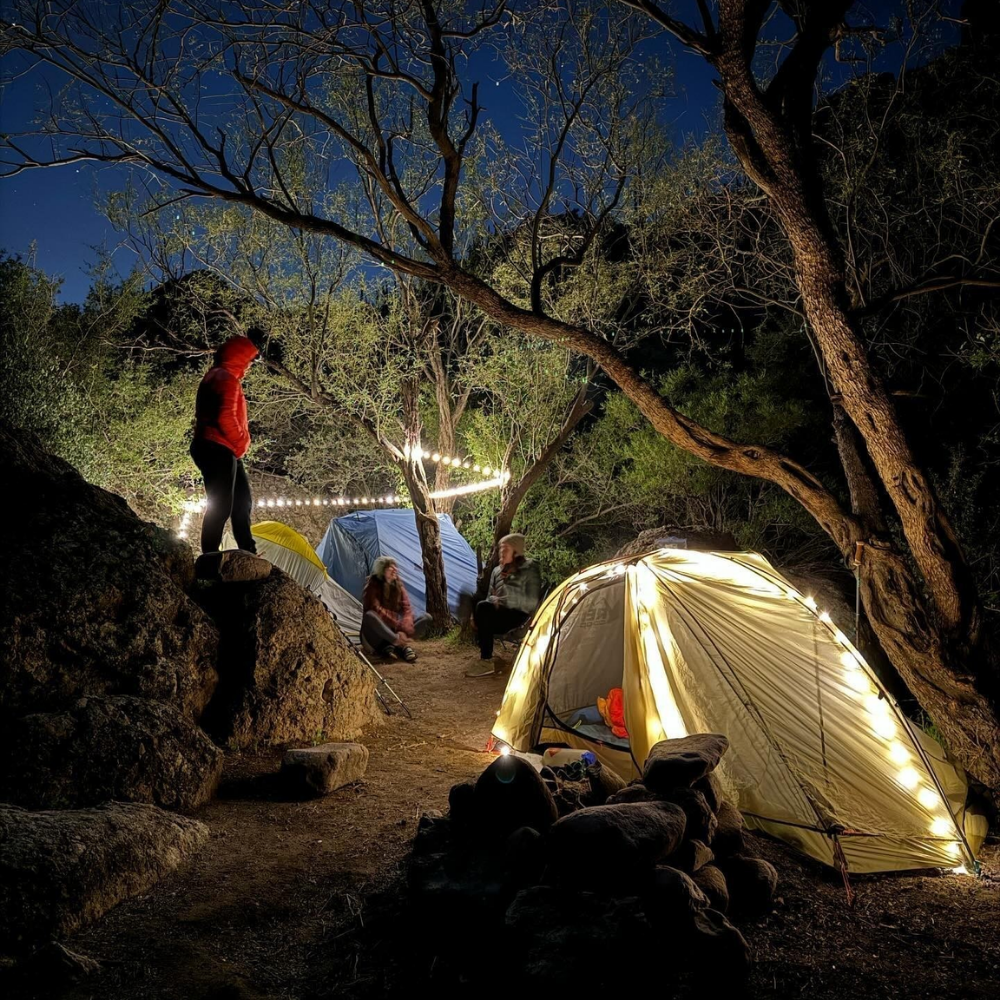 GlowCamp – Lampe de camping 3-en-1 avec powerbank