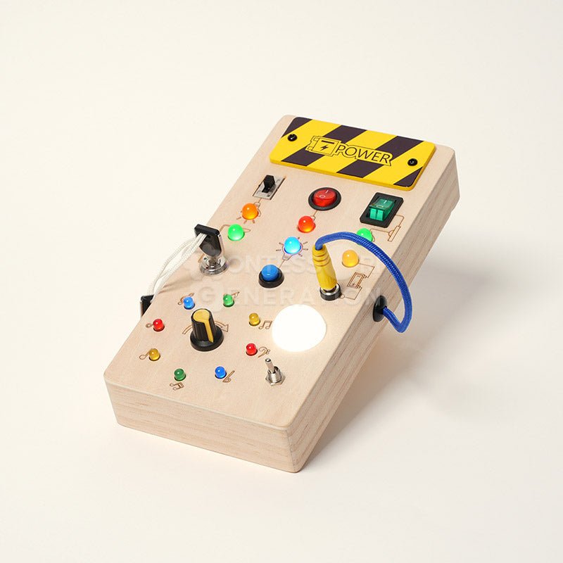 Tableau Montessori en bois avec interrupteurs
