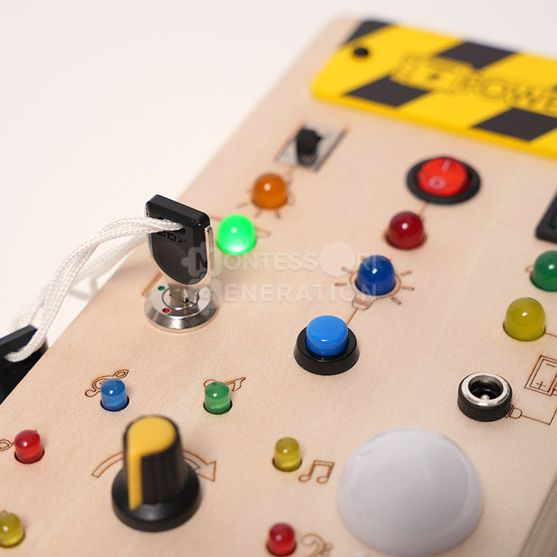 Tableau Montessori en bois avec interrupteurs