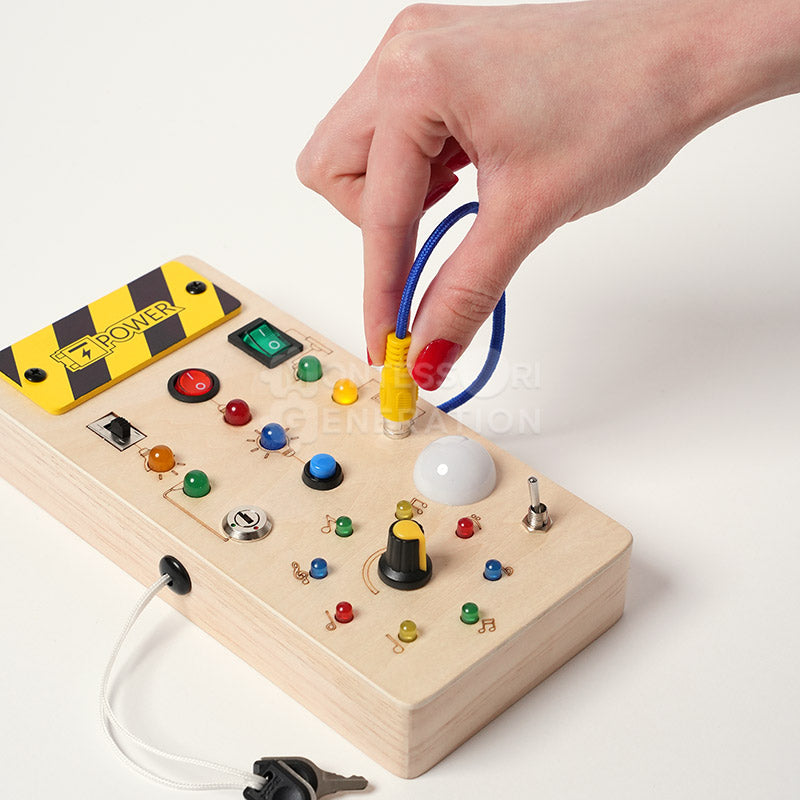 Tableau Montessori en bois avec interrupteurs